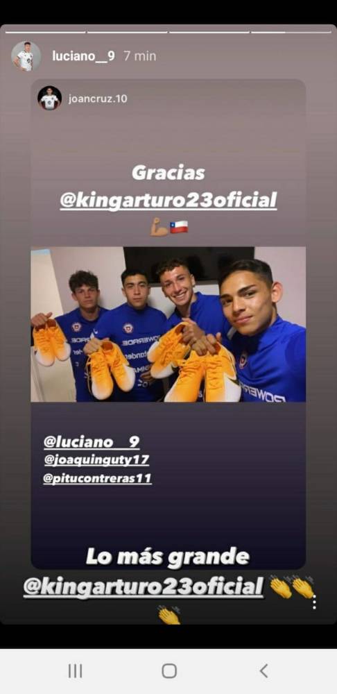 Arturo Vidal le regaló un par de zapatos a cada uno de los sparrings de la  Selección Chilena
